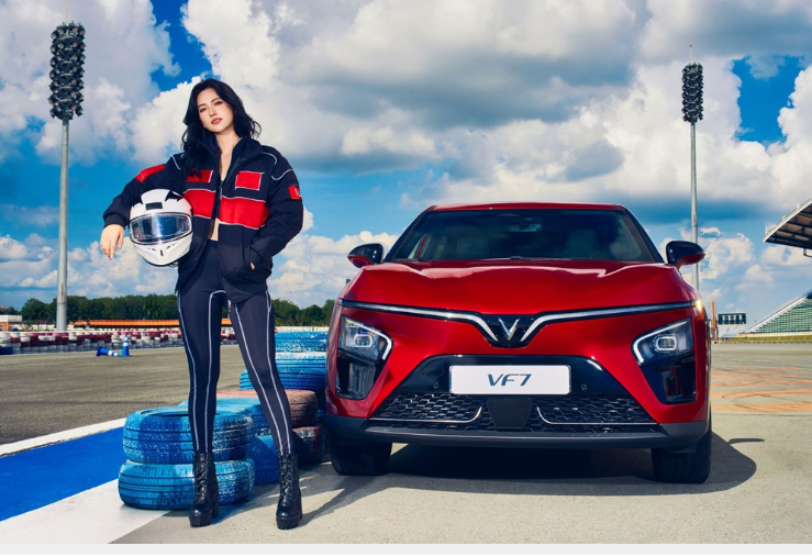 VinFast VF 7: Mẫu xe đúng ''gu'' công nghệ của người dùng trẻ
